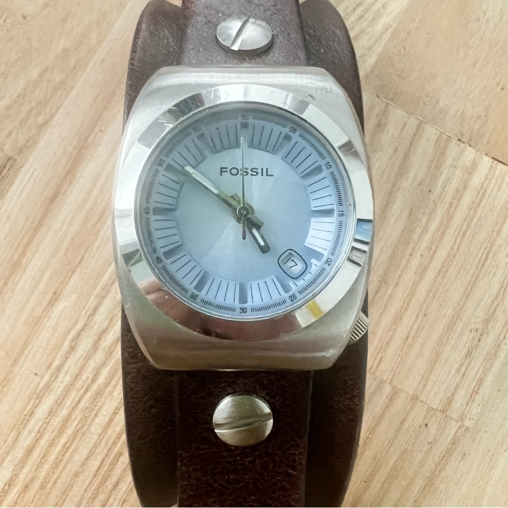 Fossil ladies silver tone brown leather strap watch NEW BATTERY